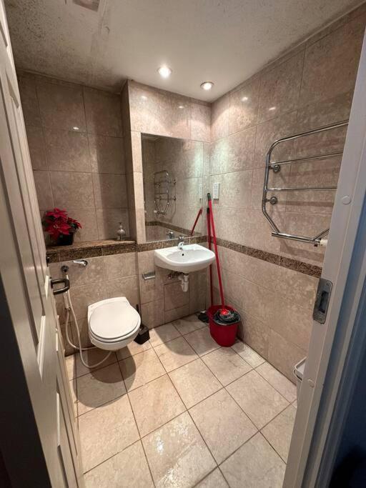 A 2 Standard Bedrooms Flat London Exterior foto